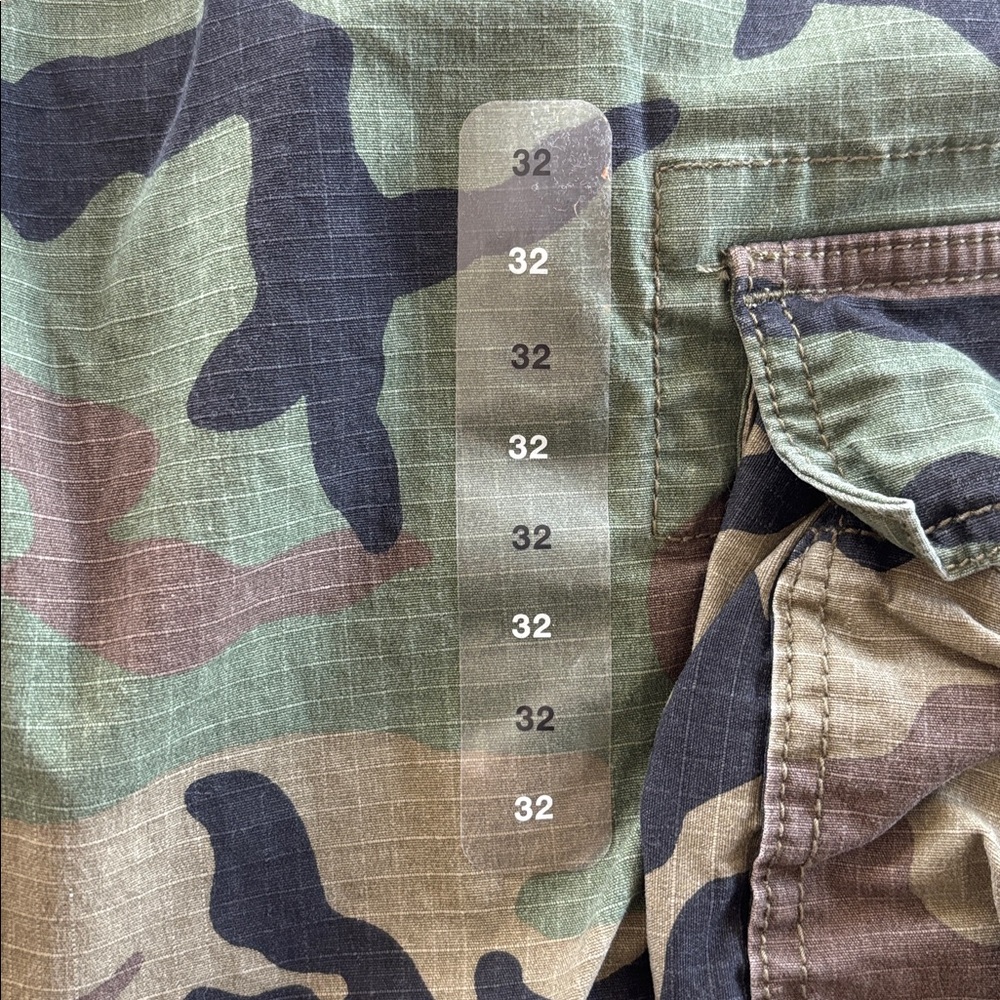 GAP Green Camouflage Cargo Shorts - Picture 6 of 10